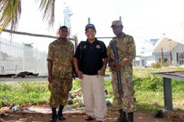 Bersama tentara PNG, ramah dan senang diajak ngobrol (foto dindin)