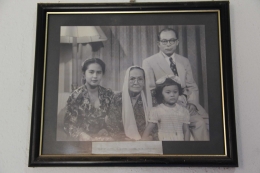 Foto bersama ibu, istri dan anak (Meutia Hatta)|Dokumentasi pribadi