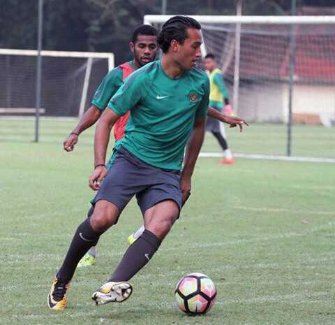 (aksi Ezra Walian/sumber foto dilansir dari IG Ezrawalian)
