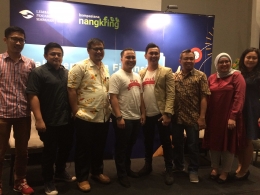 Photo bersama narasumber : Bapak Syamsul Adi Nugroho (Sekertaris LPS, kemeja batik putih), Bapak Rachman Abdul Rachim ( Kepiting Nyinyir, Kaos dan Berjas putih), Moderator Mas Nurulloh (Kompasiana, berbaju garis-garis) dokumentasi pribadi