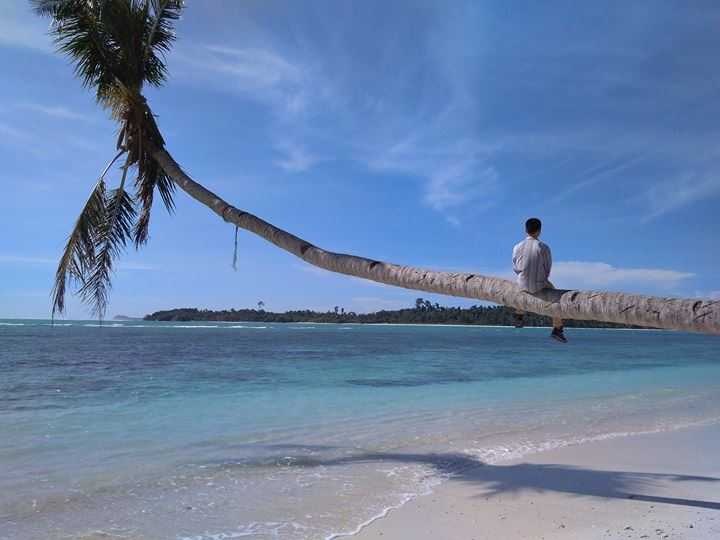 Pantai Pasir Putih Mapadegat, Tuapeijat, Kepulauan Mentawai. (Foto Ramayani Aziz Sababalat)
