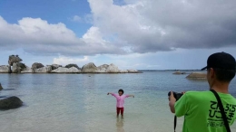 Bersyukur bisa mengunjungi pulau Belitung saat liburan.