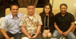 Foto Bersama Tadashi Nakamura setelah diskusi soal teknologi hidrotermal. Tampak Kompasianer Shelly Lansritan turut dalam sessi foto ini di Hotel Sultan Jakarta (Dokumentasi Pribadi)