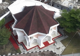 Masjid di halaman Bank Riau, Pekanbaru