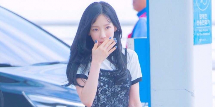 http://www.allkpop.com/article/2017/08/taeyeon-posts-a-message-after-getting-knocked-over-by-a-crowd-of-fans-in-jakarta-airport