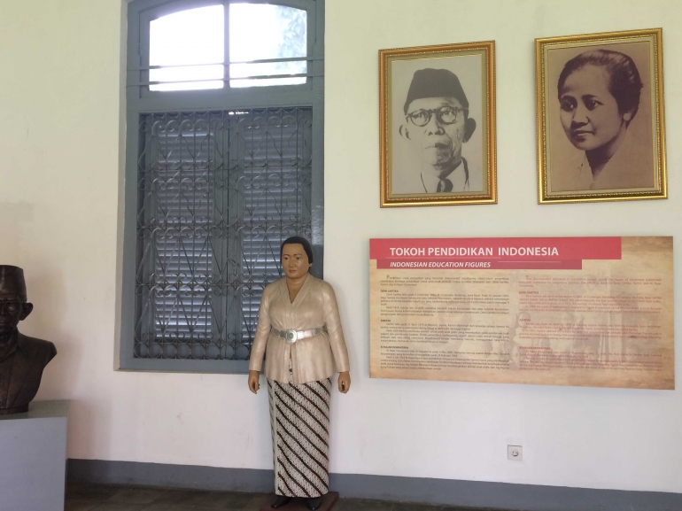Patung Dewi Sartika, gambar Kartini dan Ki Hajar Dewantara Dokumentasi: pribadi