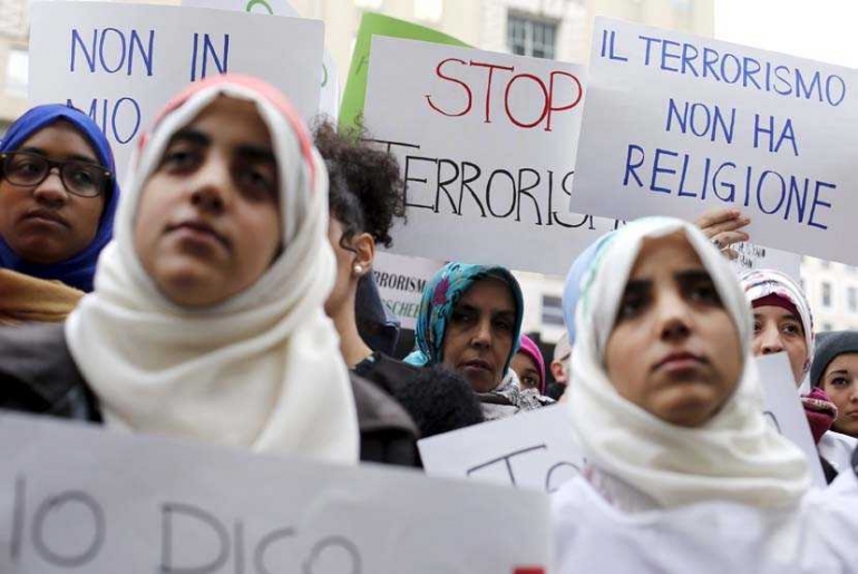 Aksi Protest Muslim di Italia Pasca Teror di Barcelona. Source: Debate.org