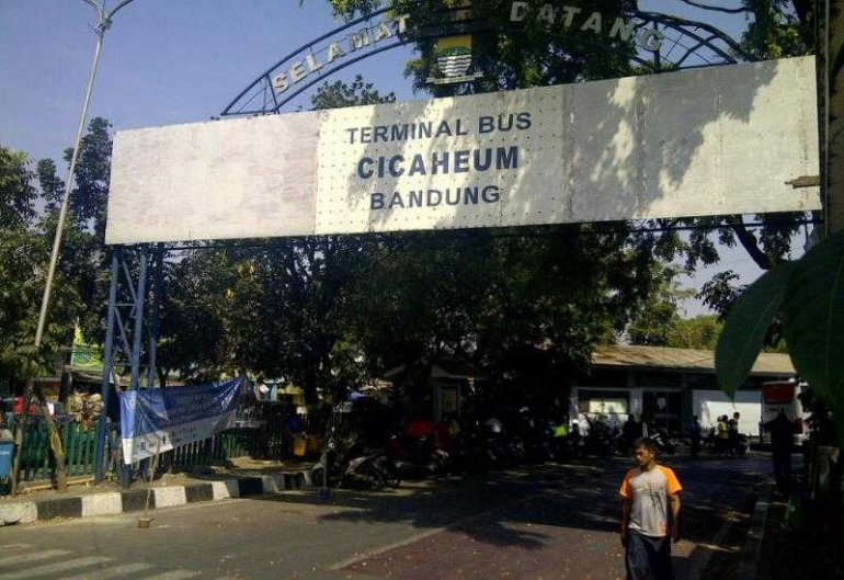 Terminal Cicaheum, Bandung (sumber gambar: klikhotel.com)