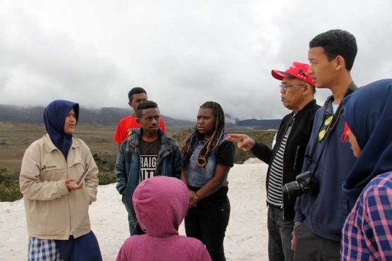 Bersama anak-anak muda Wamena (foto dindin)