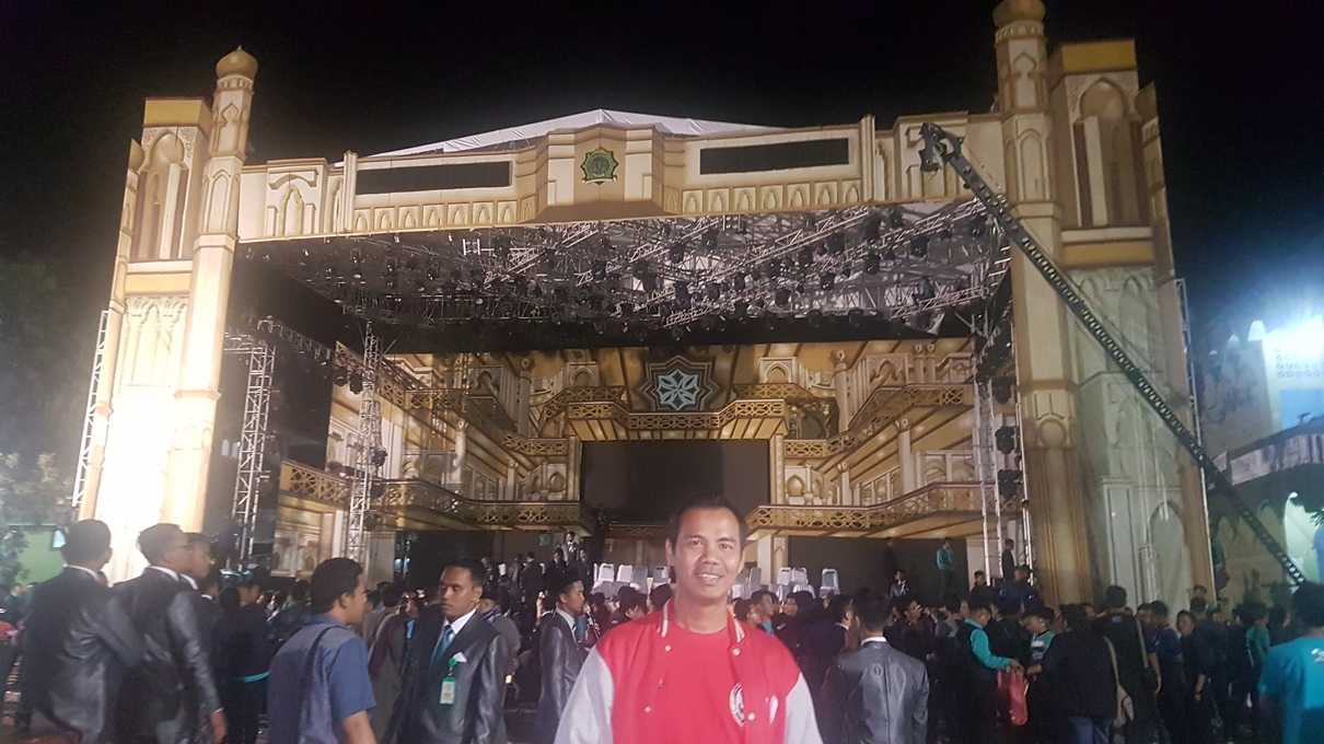 Kali ini, panggung PG dan DA menghadap masjid. (@iskandarjet)