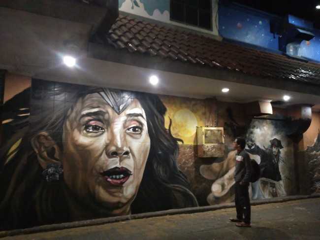 Sosok Menteri Kelautan dan Perikanan, Susi Pudjiastuti, juga tampil di antara sejumlah mural di kawasan perempatan Nonongan. Ini bagian dari korelasi perjuangan bangsa, karena Bung Karno sejak dulu selalu mengingatkan akan pentingnya menjaga kekayaan laut kita. Ini berkorelasi dengan perjuangan kita kini, menjadikan negeri ini sebagai poros maritim dunia. Foto: kompas.com