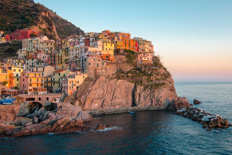 Cinque Terre di Italia. Sumber ilustrasi: lonelyplanet