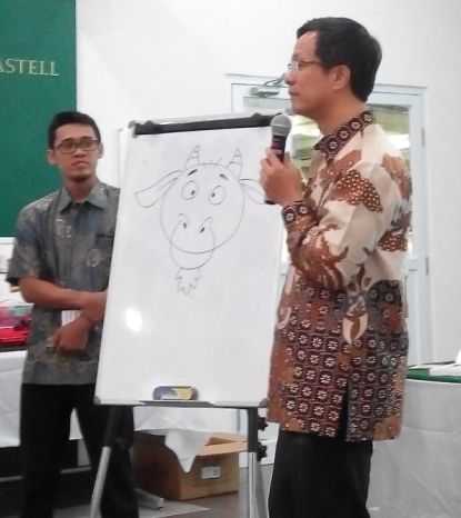 Presiden Direktur Faber-Castell International Indonesia Yandramin Halim menjelaskan manfaat menggambar dan menulis dengan tangan (dokpri)