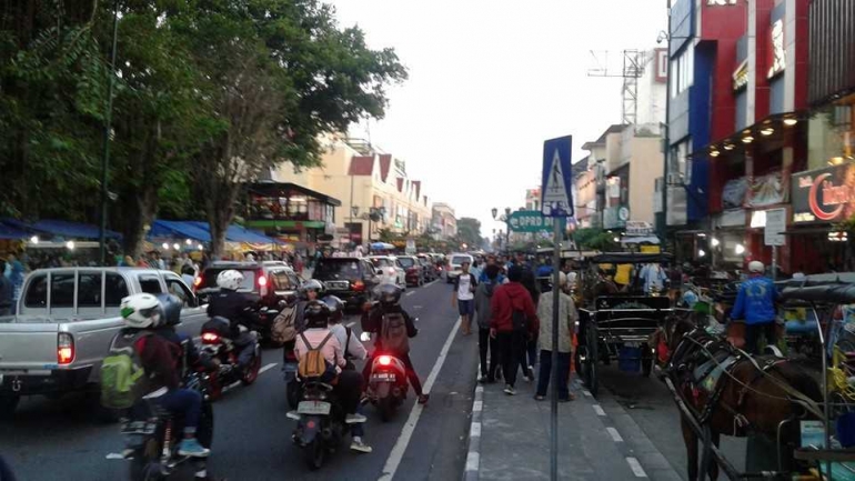 Jalan Malioboro, tujuan Wisata Yogya . Dokumentasi Pribadi