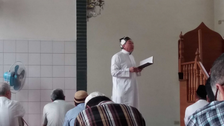 Ceramah sebelum khutbah jumat Masjid Kaohsiung (koleksi pribadi)