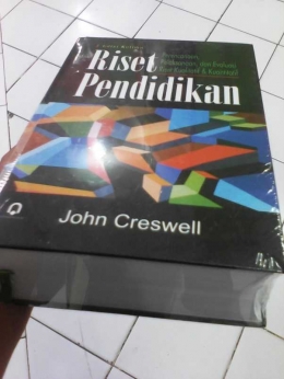 Buku Riset Pendidikan karangan John Creswell telah berpindah tangan untuk bacaan dalam dunia pendidikan (Sumber: dokumen pribadi)