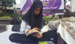Avindra Salma Mayciska di Car Free Day - Festival Literasi Gramedia 2017 yang diselenggarakan di Jalan Jendral Sudirman Kota Yogyakarta pada Minggu (20/8/2017) (dok. Hendra Wardhana)