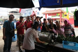 Jangan lupa beli otak-otak sotong di Kijang, Bintan. | Dokumentasi Pribadi