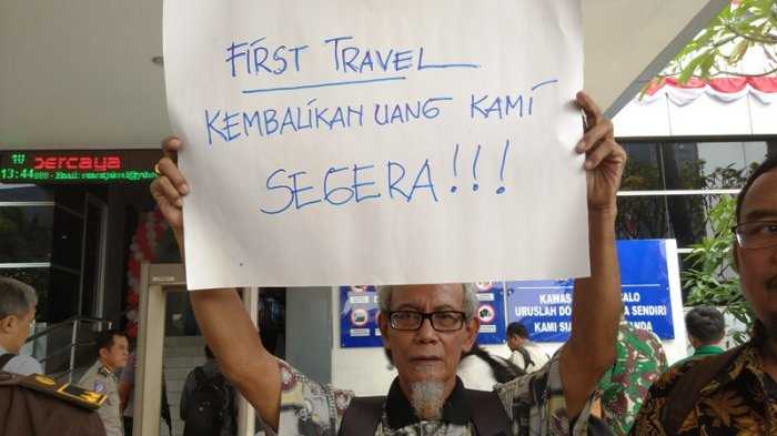 Salah satu calon jamaah korban First Travel (sbr : https://hello-pet.com/korban-first-travel-2058038)