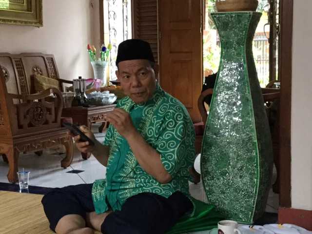 KH Najmuddin ketika memberikan tausiyah kepada anggota majelis ta'lim As-Salam. Foto | Dokumen Pribadi.