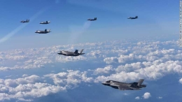 AS mengerahkan pesawat pengebom nuklir B-1B saat latihan bersama AS-Korsel di atas Semenanjung Korea (CNN.com)