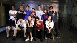 Foto bersama produser, pemain dan penyanyi soundtrack film Bad Genius (Sumber: Dok. Pri)