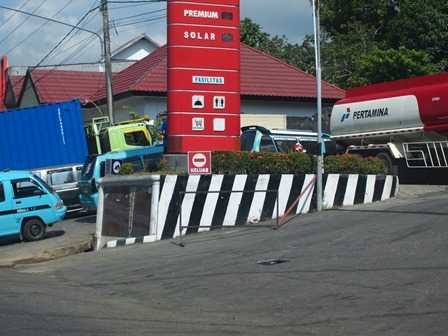 Caption foto: Antre BBM Subsidi di Kendari 2014 (Dokpri)