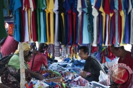 Pasar perbatasan yang diminati warga Timor Leste karena harga barang barangnya yang lebih murah. Photo: Antara