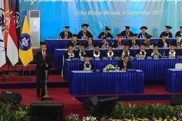 Presiden Joko Widodo di sidang terbuka IPB. Kompas.com