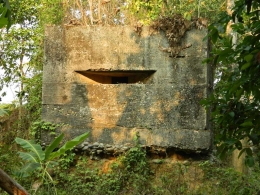 Tampak dari depan. Bangunan peninggalan Jepang, di Kampung Pasirgeleng, Desa Cilangkahan, Kecamatan Malingping.|Dokumentasi pribadi