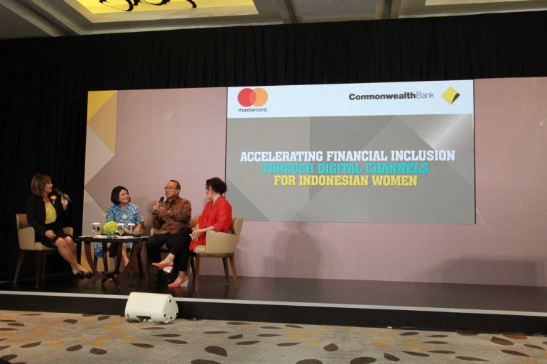 (Dari kiri-kanan) Head of Communications Commonwealth Bank Safitri Damajanti Director Mastercard Indonesia Tommy Singgih dan Ketua Komite Pendidikan, Pelatihan IT, IWAPI DPP Moza Pramita Pramono | Sumber: IDEA Group Indonesia