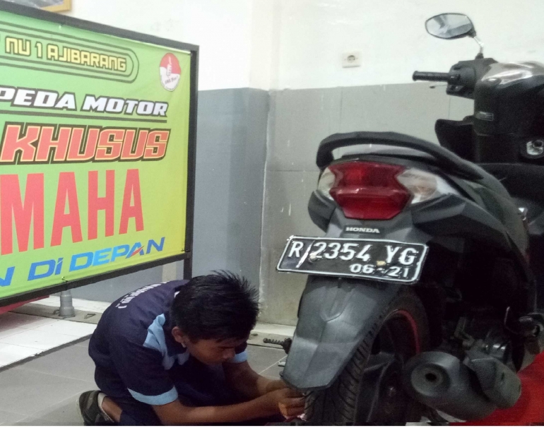 salah satu peserta LKS Teknik Sepeda Motor ( pribadi)