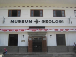 Bagian depan Museum Geologi/Foto: Irvan Sjafari.