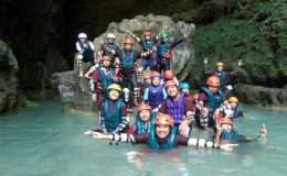 Asiknya cave tubing di Kalisuci