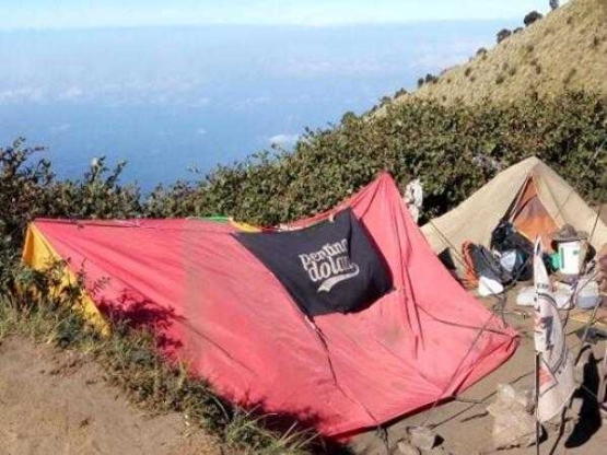 Begini kondisi tenda tim ekpedisi (foto: dok Radit)