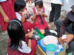 kebiasaan anak jajan di sekolah (gambar dari www.jendelacito.info)