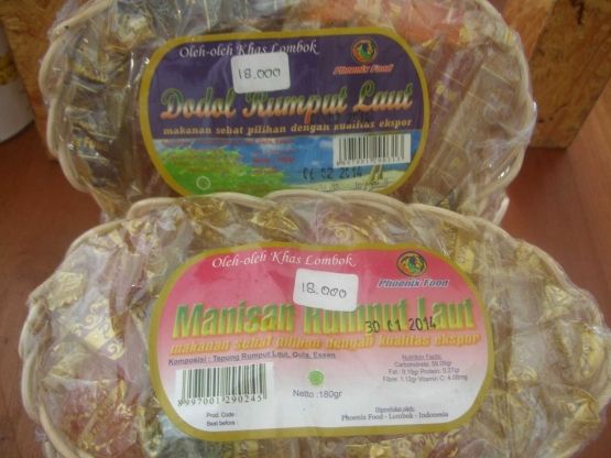 Kemasan keranjang adalah salah satu jenis kemasan dodol rumput laut Lombok. Sumber:tokohijautojo.blogspot.com