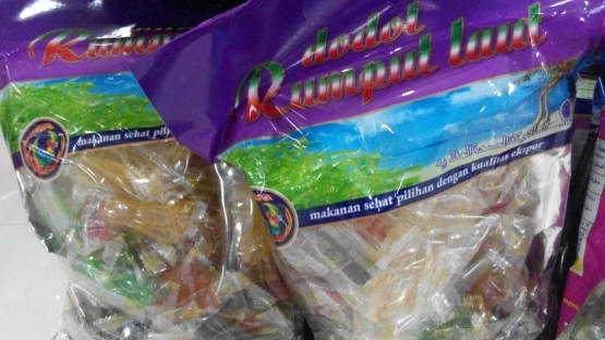 Harga dodol rumput laut Lombok ini variatif. Anda bisa sesuaikan dengan anggaran juga untuk siapa oleh-oleh ini diberikan. Sumber: tokopedia.com