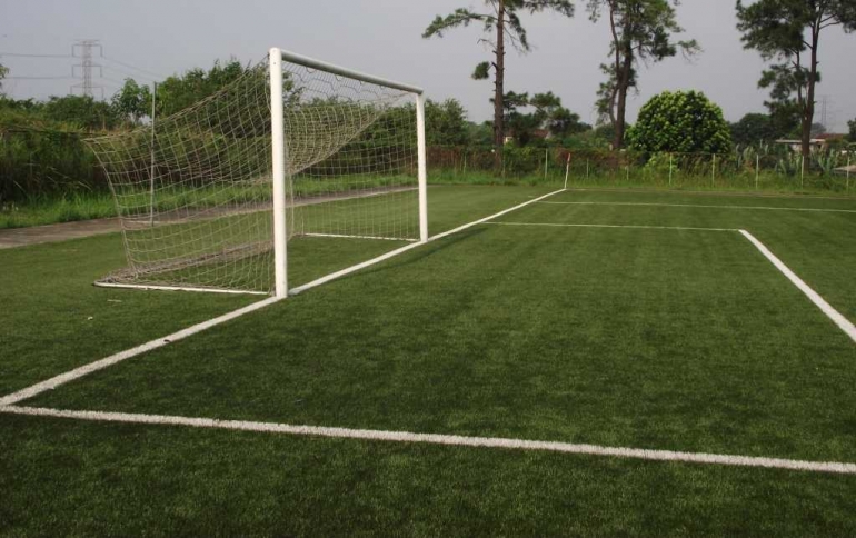 Kondisi rumput artifisial berstandar FIFA (Foto: Ardiansyah)