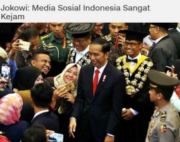 Presiden Joko Widodo melayani tamu undangan yang meminta swafoto, usai menyampaikan orasi pada puncak perayaan Dies Natalis ke-60 Universitas Padjadjaran, di Grha Sanusi Hardjadinata Unpad, Bandung. Foto dicapture isson khairul dari laman kabar24.bisnis.com dan judul dari cnn.com edisi Senin (11/09/2017). 