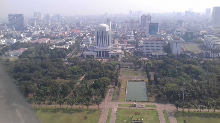 Jakarta terlihat dari puncak Monas (dok.Pribadi)