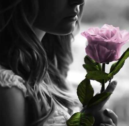 sumber gambar : *If my heart could speak...*-girl face, woman, sorrow, rose, alone, pink, sad, brunette, love / www.pinterest.com
