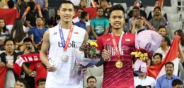 Anthony Ginting (kanan) dan Jonatan Christie di podium tertinggi Korea SS 2017/badmintonindonesia.org