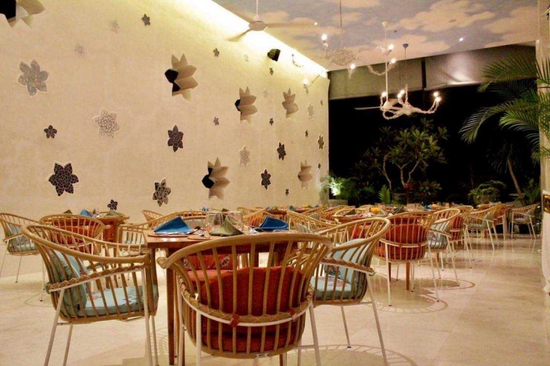 Sebagian ruang restoran Amnaya Resort Kuta / dap