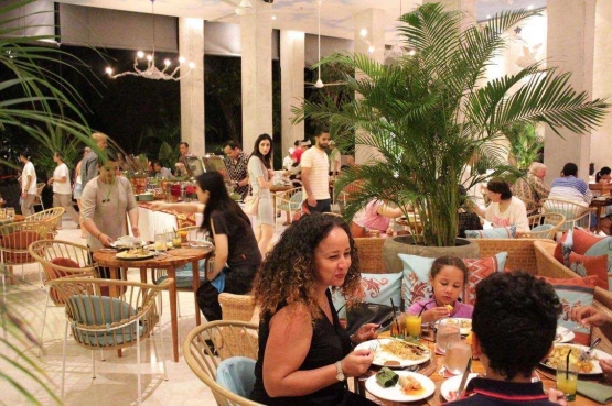 Acara makan malam di Amnaya Resort Kuta / dap