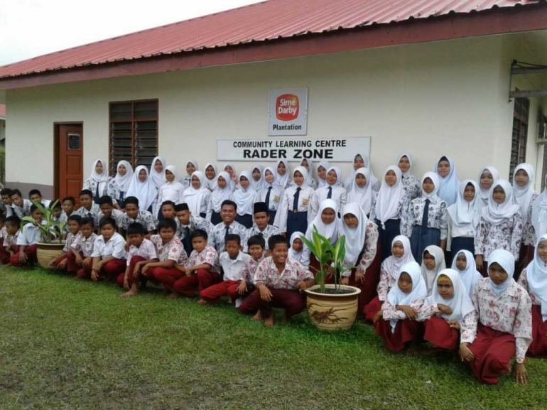 Siswa Indonesia yang bersekolah di CLC milik perusahaan perkebunan kelapa sawit di Malaysia Timur. Dok.Foto/Atdikbud KBRI-KL.