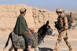 Pangeran Harry ketika tugas militer ke Afghanistan. (Foto: Reuters)