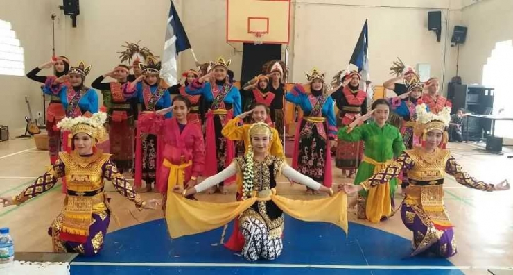 Pelajar Indonesia peserta misi budaya ke Belanda di acara gladi bersih di Auditorium Taufiq Kiemas, SIKL, Malaysia.|Dokumentasi pribadi
