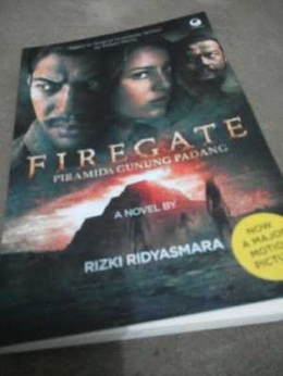 Novel Firegate alias Gerbang Neraka dirilis tahun lalu (sumber: dokpri, pernah diunggah di keblingerbuku)