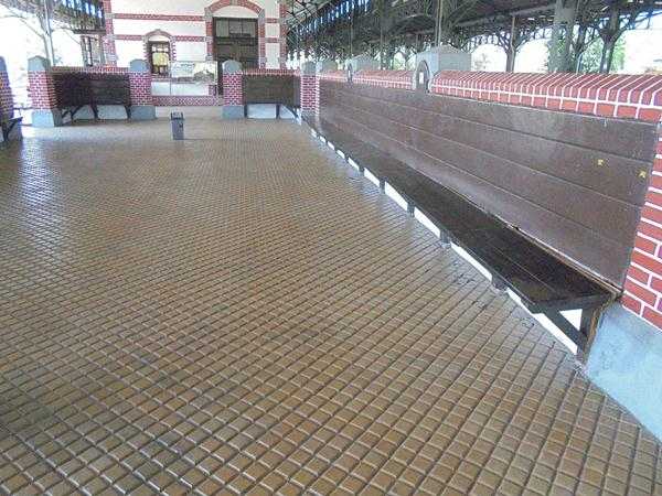 Ruang tunggu stasiun yang nyaman (foto: dok pri)